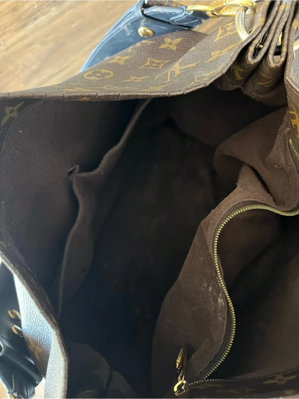 Louis Vuitton Metis Hobo in Monogram Canvas